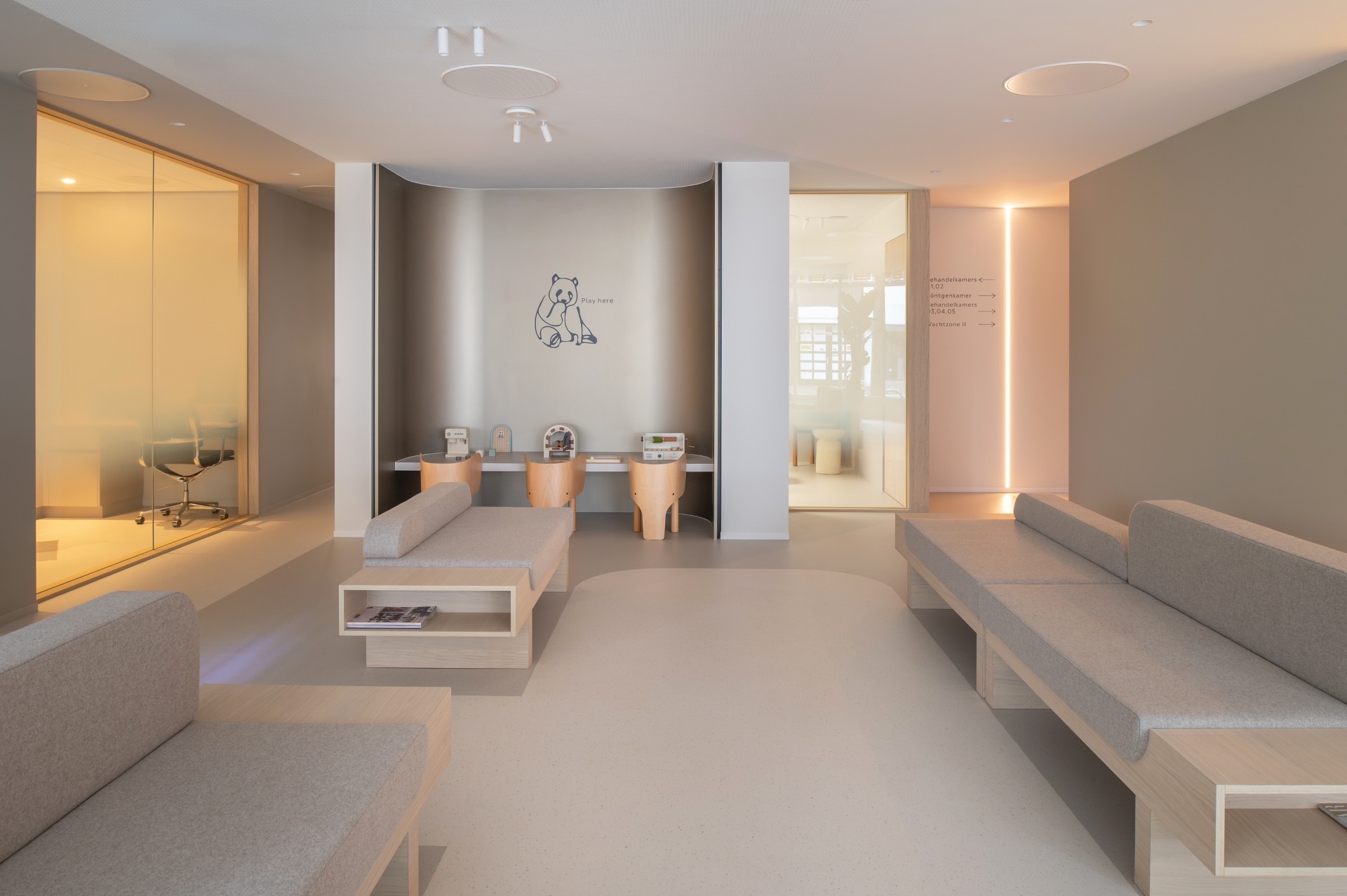 Tandarts Diyar Kamal met zijn tandartsassistente